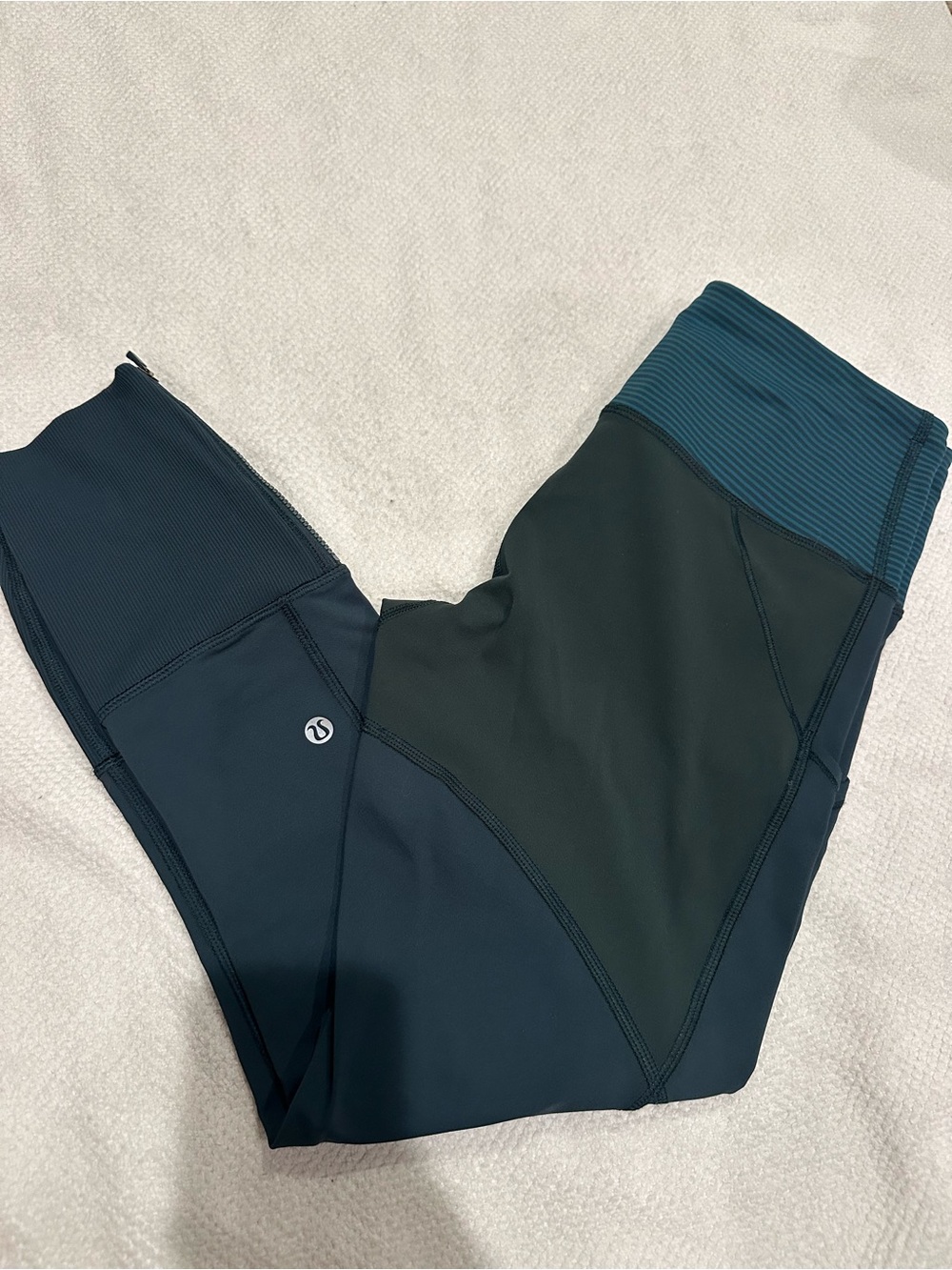 Lululemon Teal/Dark Forest Rebel Runner